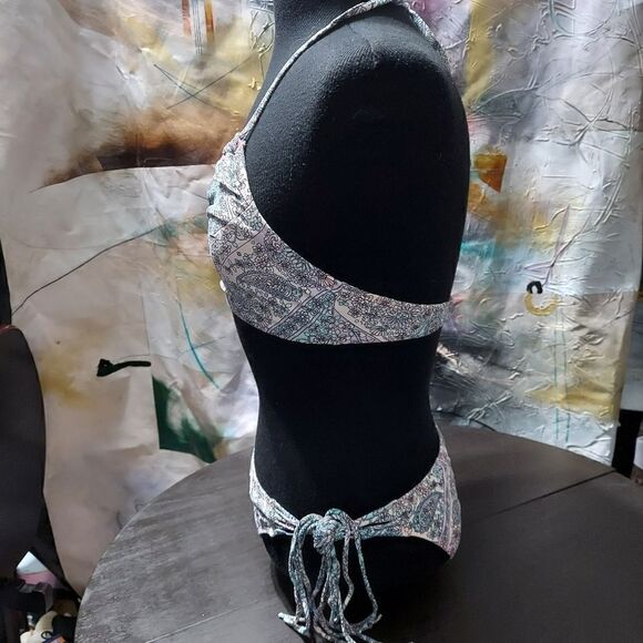 Bikini no brand halter top Small bottoms Medium - Picture 2 of 11